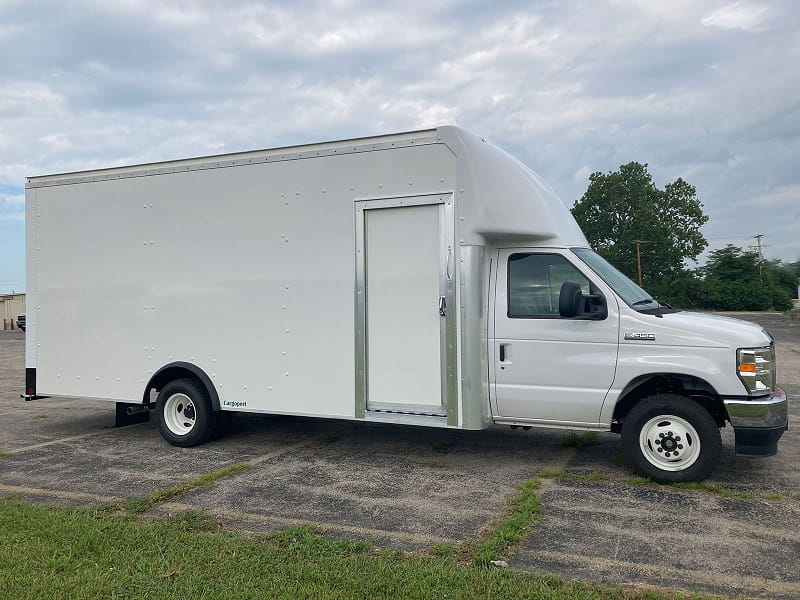 Box Truck with Roll-Up Door for Sale