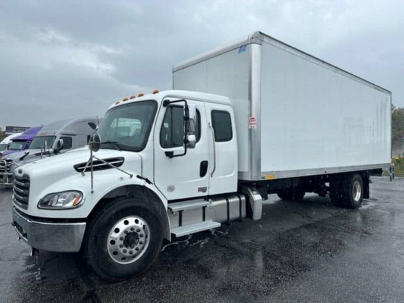 Box Truck with Sleeper for Sale