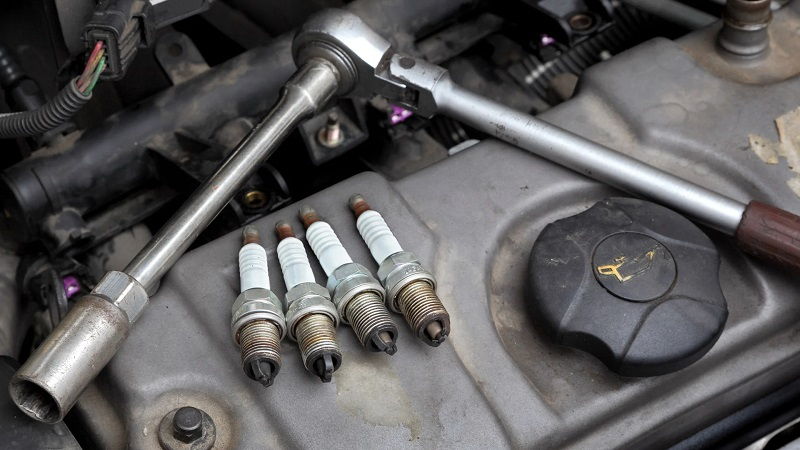 Installing Spark Plugs