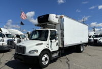 Box Truck with Reefer Unit for Sale