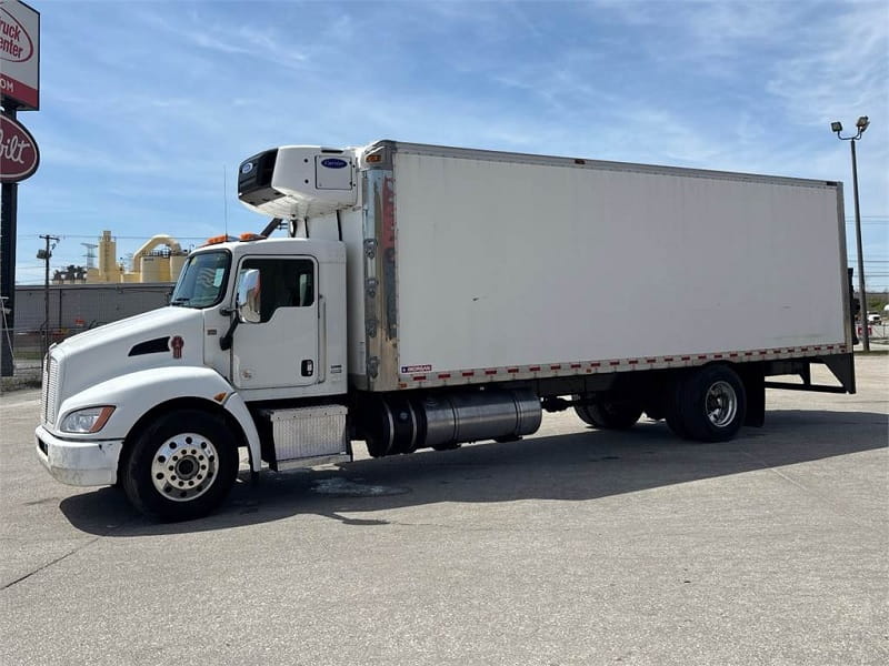 Diesel Box Truck with Liftgate for Sale